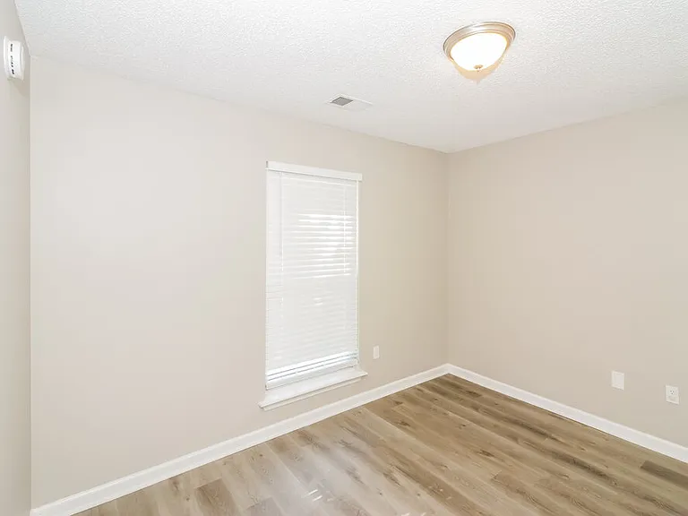 8153 Green Valley Cv — Photo 12