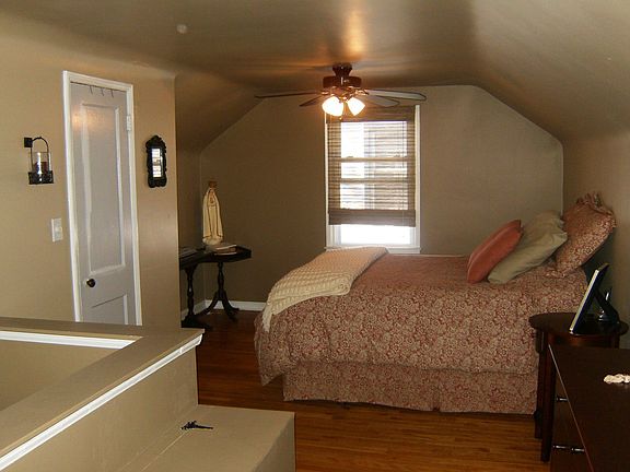 2nd image of 2989 Ellwood Ave