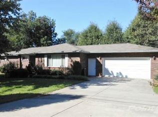 610 S Walnut St, Dexter, MO 63841