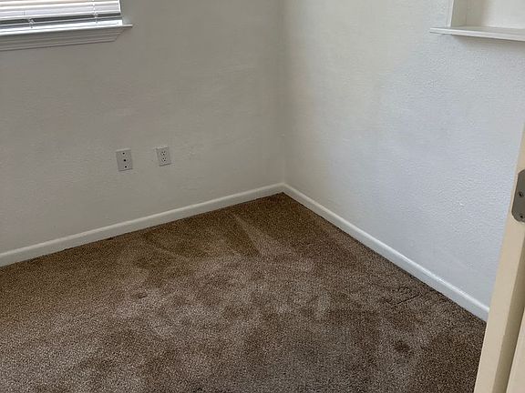 5th image of 217 Bay St