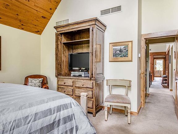 3rd image of 3476 Clubhouse Dr #10
