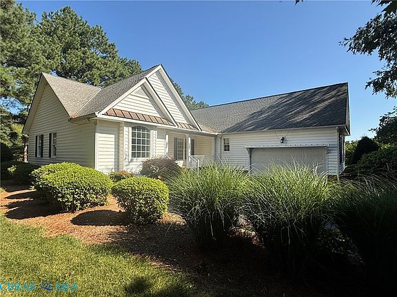 2nd image of 118 Old Field Rd