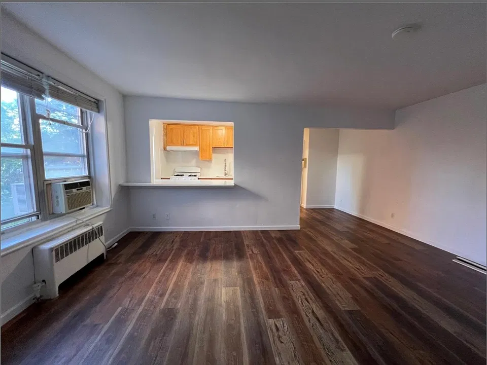 2340 Linwood Ave #4D