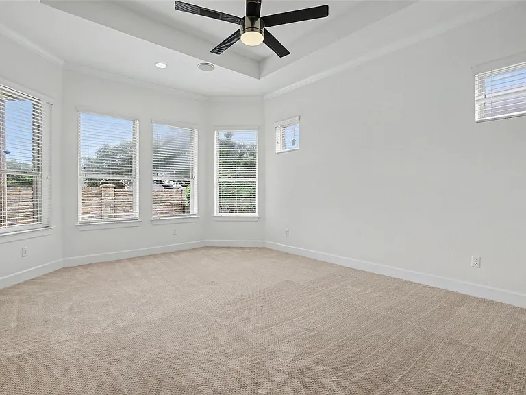 213 Southern Cross Dr — Photo 17