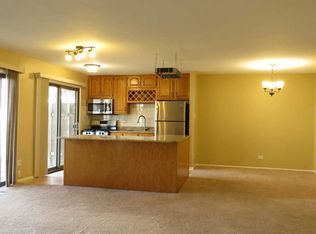 325 Springlake Ln APT B, Aurora, IL 60504
