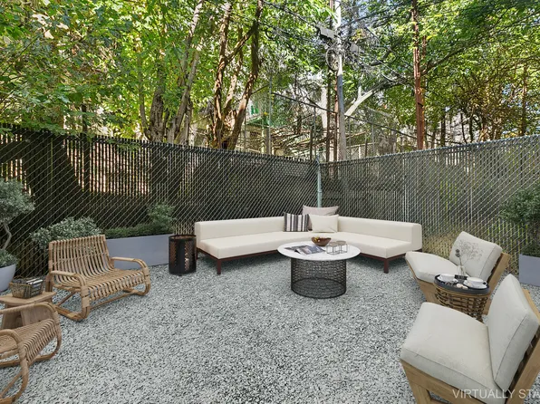 1721 Putnam Avenue image 11 of 11