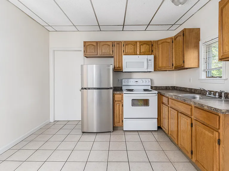 79 Oak St #4 — Photo 2