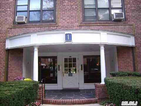 1st image of 1 Town House Pl APT 1R