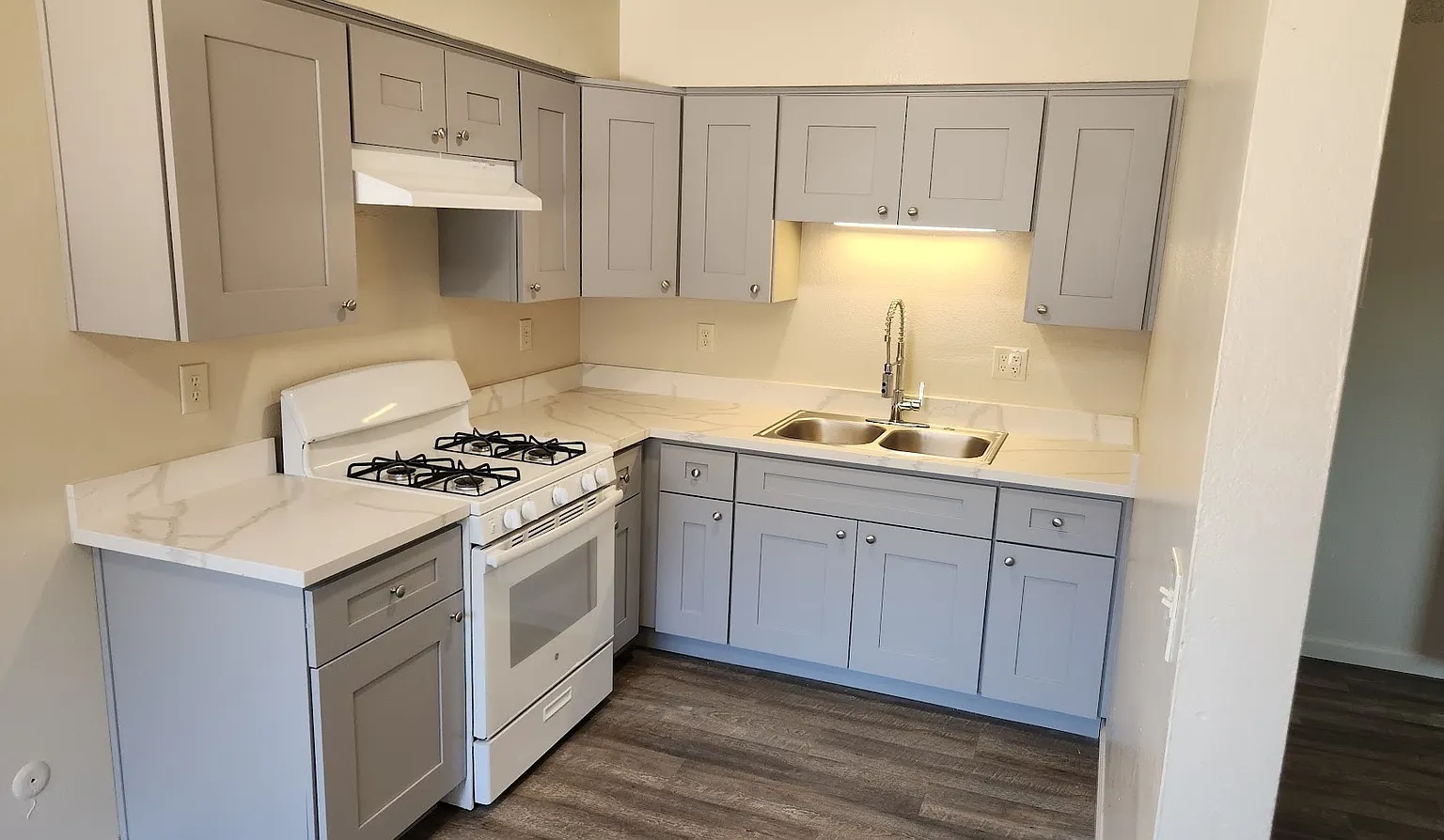 816 Clementa Way Unit B photo 1
