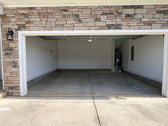 3rd image of 304 Manning Dr