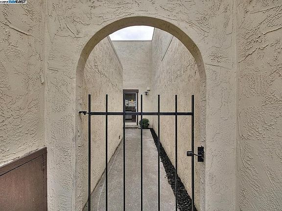 2nd image of 33 Villa Dr
