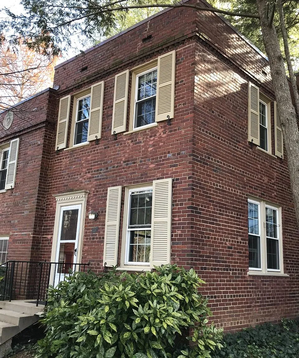 1201 S Barton St — Photo 3