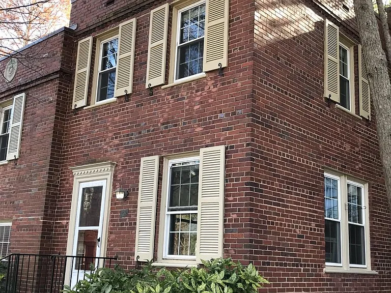 1201 S Barton St — Photo 3