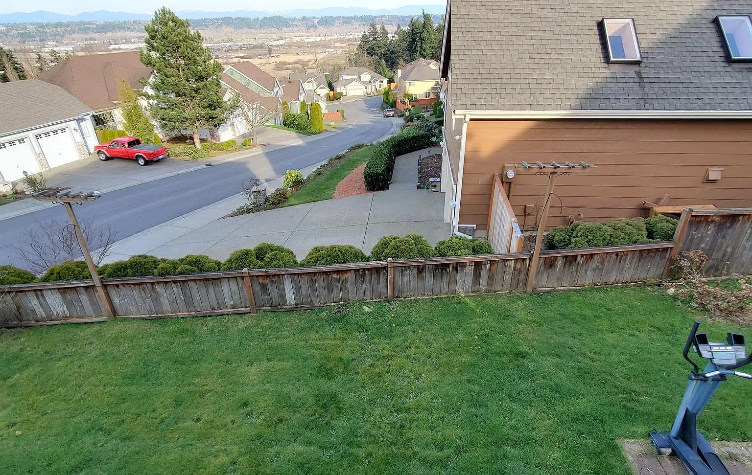 5 bed, 3.5 bath, 3220 sqft, $3,950 — Photo 4