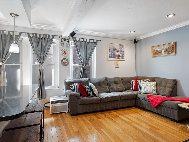 38RA Charter St #2 — Photo 2