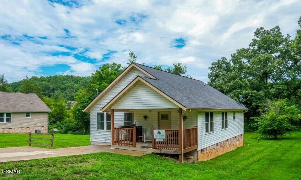 1st image of 2242 Green Acres Cir