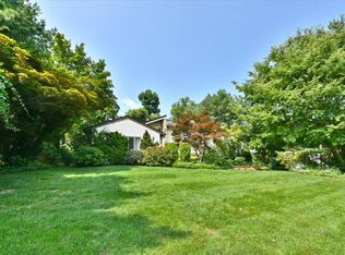 24 Aldgate Dr W, Manhasset, NY 11030