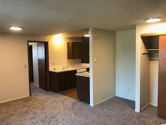 3rd image of 303-307-311 E Mission Ave #17342118