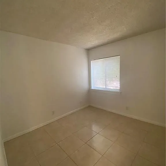 191 Wimbledon Lake Dr — Photo 6