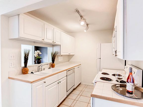 5th image of 14200 NE 171st St