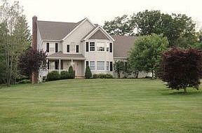 2nd image of 14 Broadview Ln