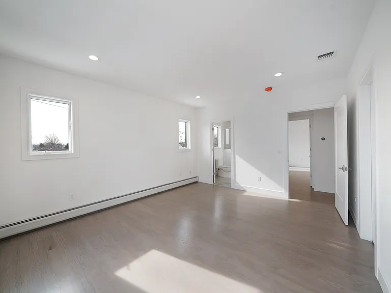 129 Rothwell Ave — Photo 13