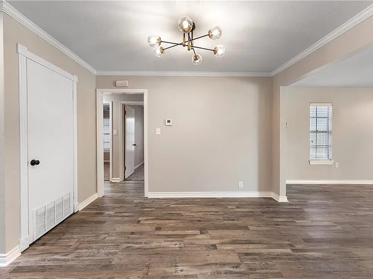 4937 Holmes Dr — Photo 10