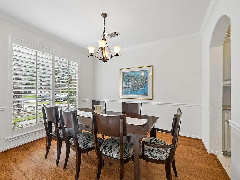14 Guinevere Pl — Photo 6