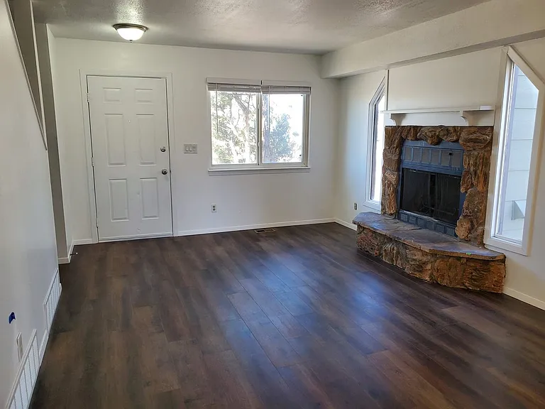 2377 Shawnee Dr — Photo 6