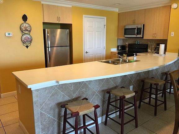 3rd image of 6627 Thomas Dr #204