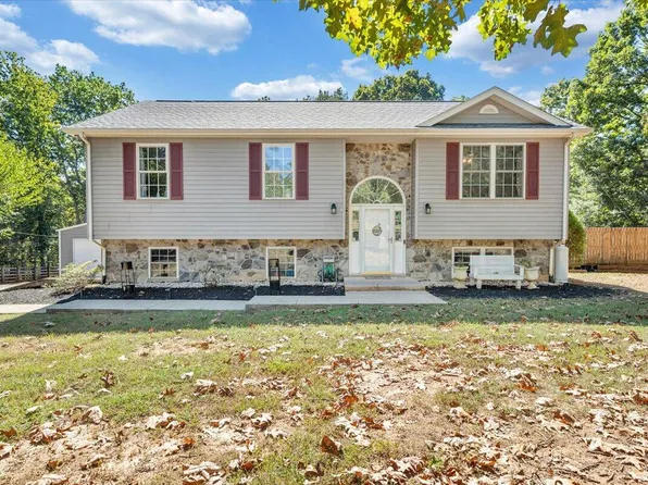 1063 Colony Ct, Moneta, VA 24121