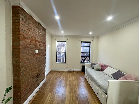 Rented by Meraki Realty LLC | media 7