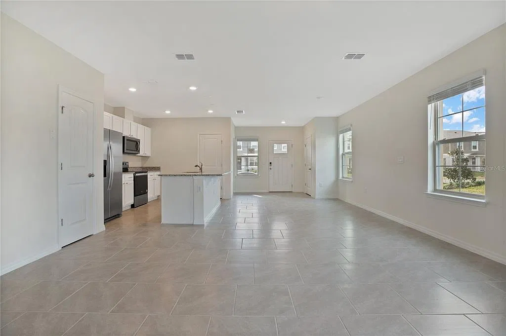 3 bed, 2.5 bath, 1814 sqft, $2,699 — Photo 4