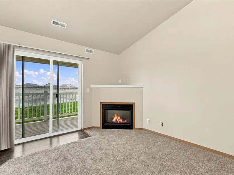 2 bed, 2.0 bath, 938 sqft, $1,350 — Photo 4