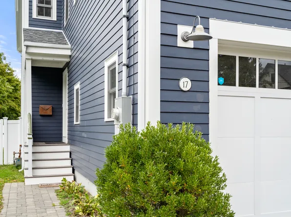 17 Vernon St Unit 17, Newton, MA 02458