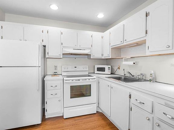 3rd image of 1801 BEDFORD LANE #30