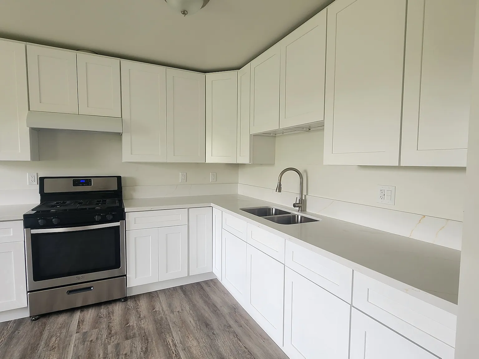 2 bed, 1.5 bath, 900 sqft, $1,995 — Photo 3