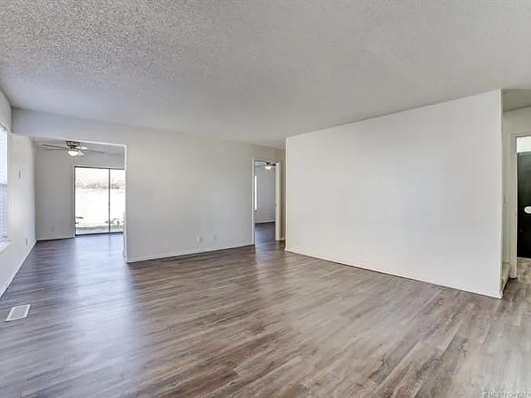 11115 S Date St — Photo 3