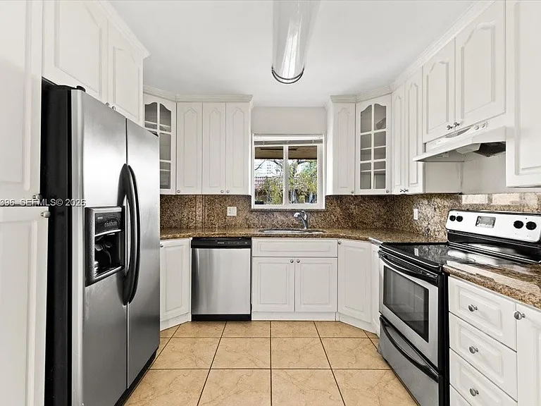 2323 Van Buren St #208 — Photo 6