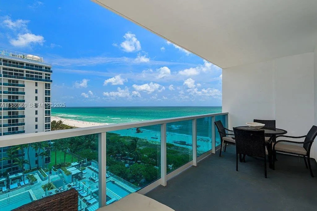 Roney Palace Condo — Photo 1