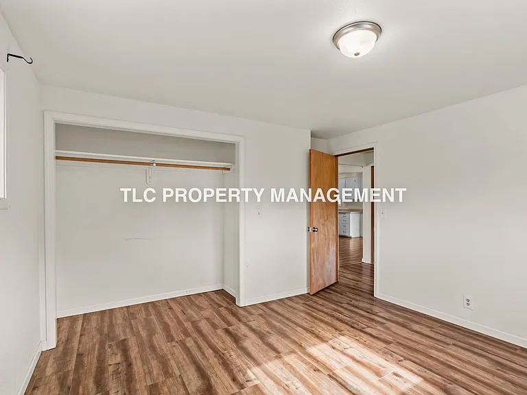 4669-4671 Barger Dr — Photo 10