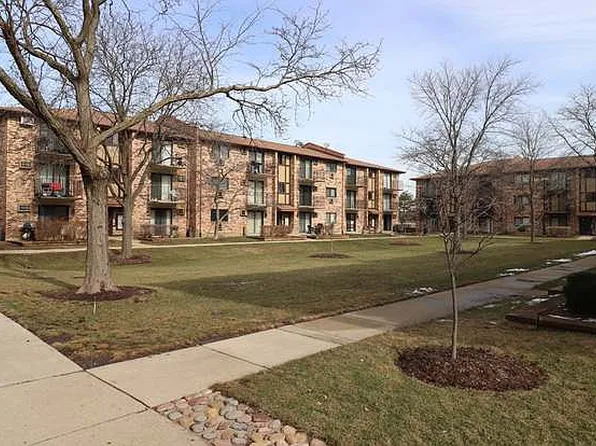 312 Klein Creek Ct, Carol Stream, IL 60188