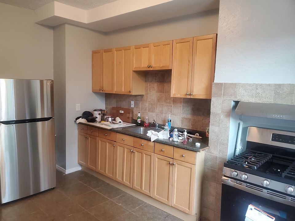 2nd image of 619 11th St APT 2