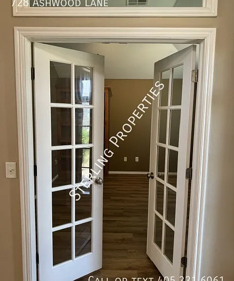 728 Ashwood Ln — Photo 6