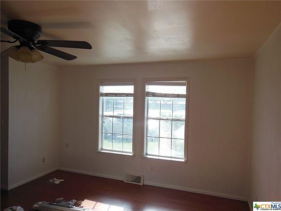 4th image of 820 W Nacogdoches St