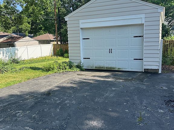 4th image of 1924 Kingsley Ave