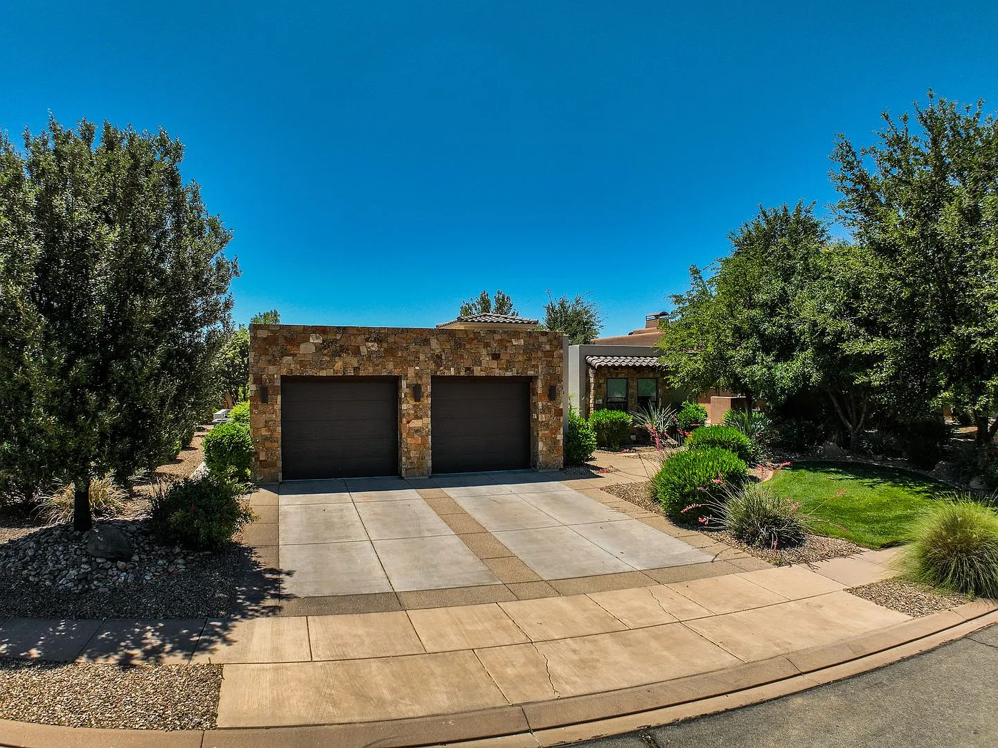 Available September 1st! - Fully Furnished Home For Rent! With Casita. Ledges Community — Photo 4