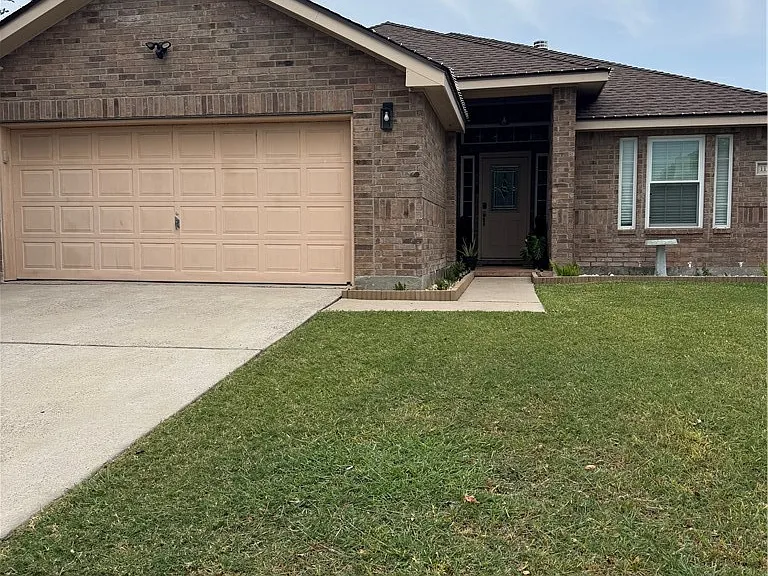 1113 Meadow Brook Dr — Photo 2