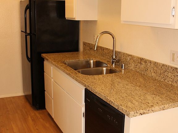 5th image of 3554 Vinton Ave APT 204