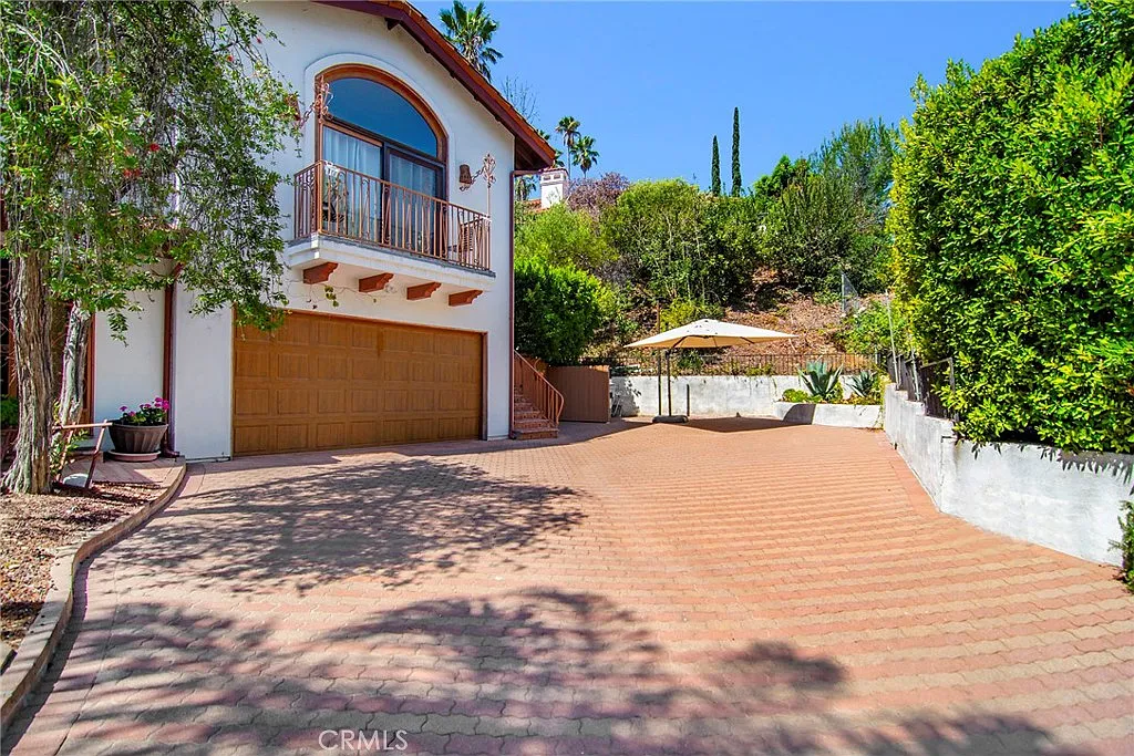 5 bed, 3905 sqft, $10,800 — Photo 3